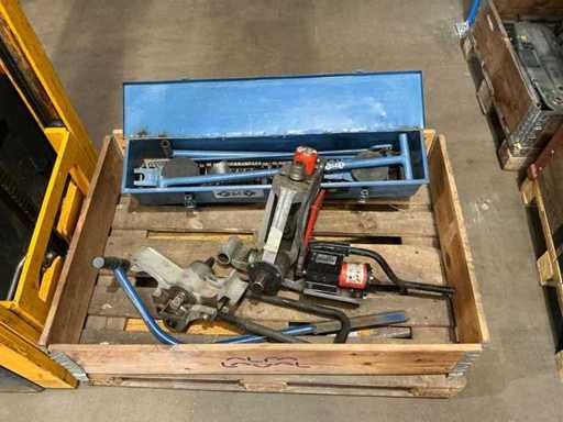 Rolling carriage for heavy machinery transport and pipe bending equipment