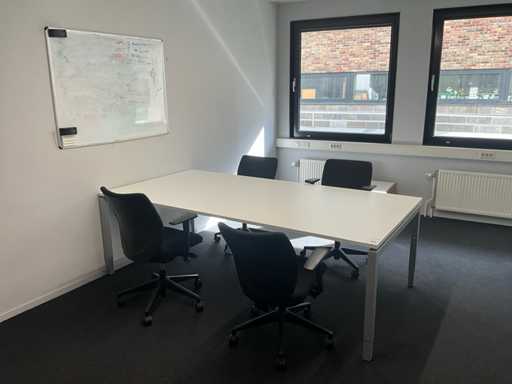 Table de conférence avec 4 chaises