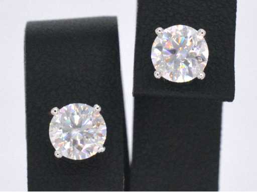 Boucles d’oreilles solitaires en or blanc brilliants 2,00 carats