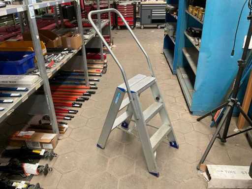 Scala europea STXD-3 con staffa