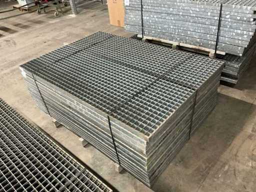 Galvanized slatted floor (15x)