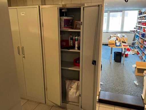 Armario metálico gris Schäfer Shop – interior 5 estantes, 195 × 80 × 40 cm con contenido, silicona, pegamento, pinturas