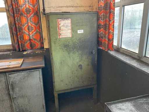 Armoire avec contenu résiduel