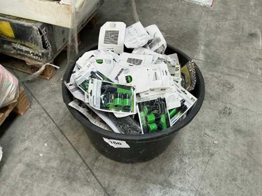 Partij divers gereedschappen in speciekuip