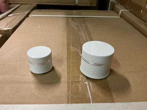 Partij cosmeticapotjes wit (circa 15.000 stuks)