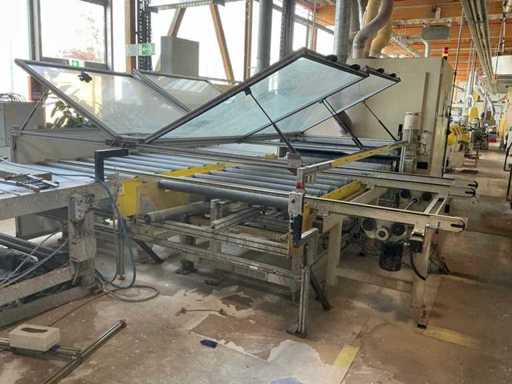 Angetriebene Rollenbahn mit integriertem Hub-Querförderer