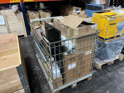 Verschillende bootonderdelen en TV's