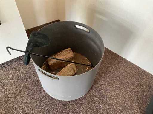 Mobiler Brennholzbehälter