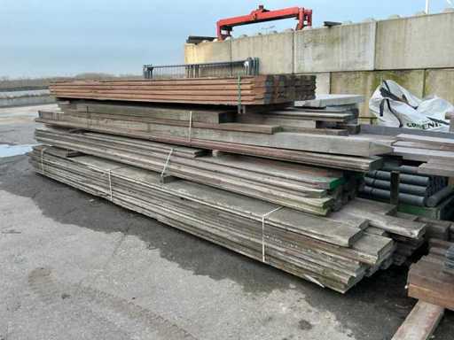 Loturi de plăci și piloți de lemn tare