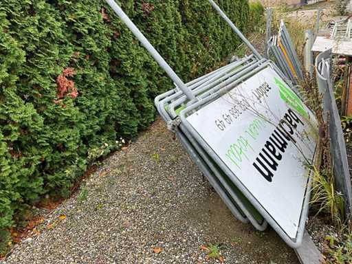 Posta?i panouri publicitare