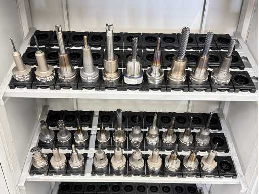   30 pcs HSK-A63 tool holders with tools