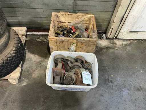 Various swivel wheels + gears