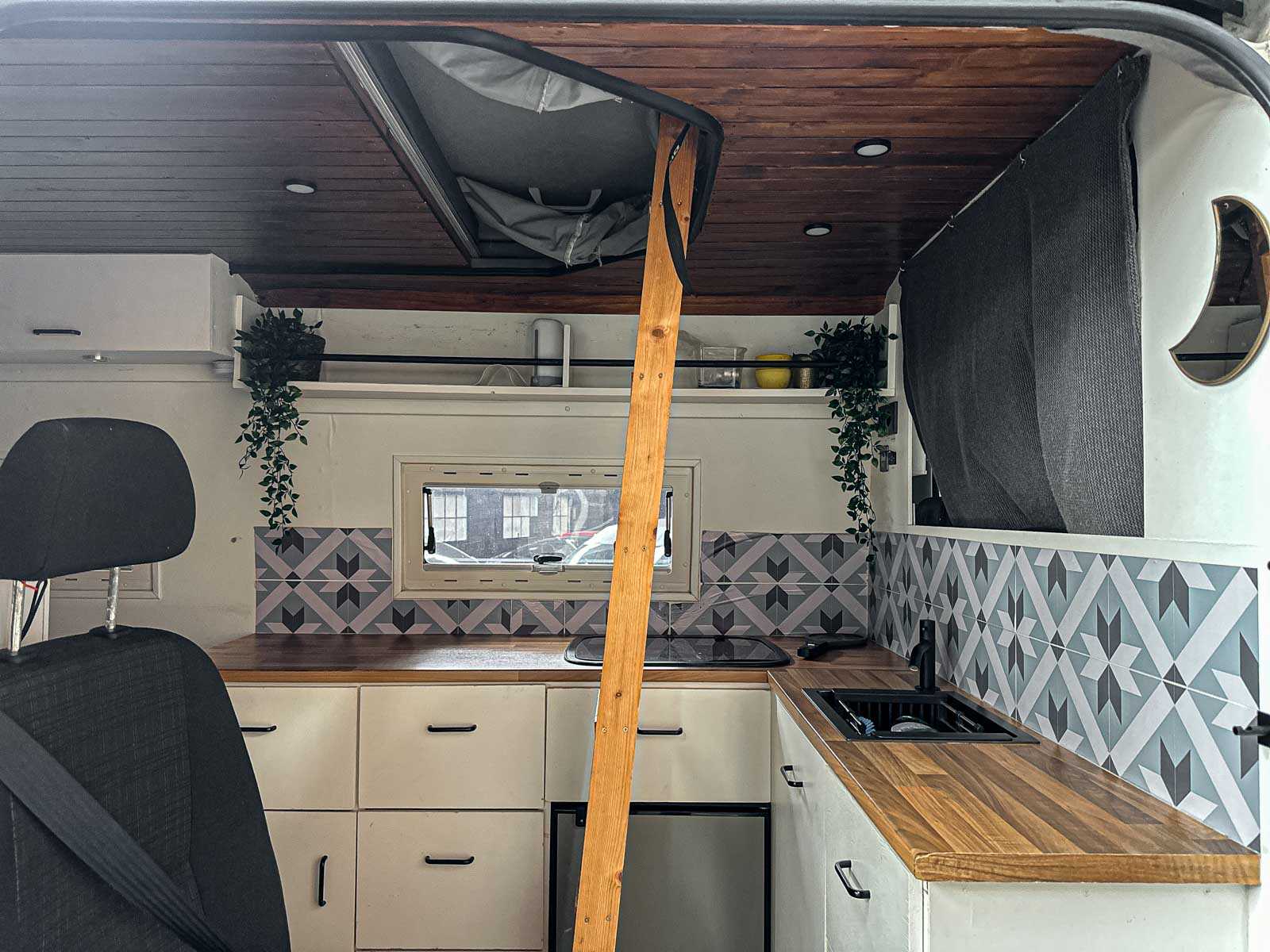 Volkswagen Crafter Camper 134pk 2011 (Origineel-NL), H-493-HN