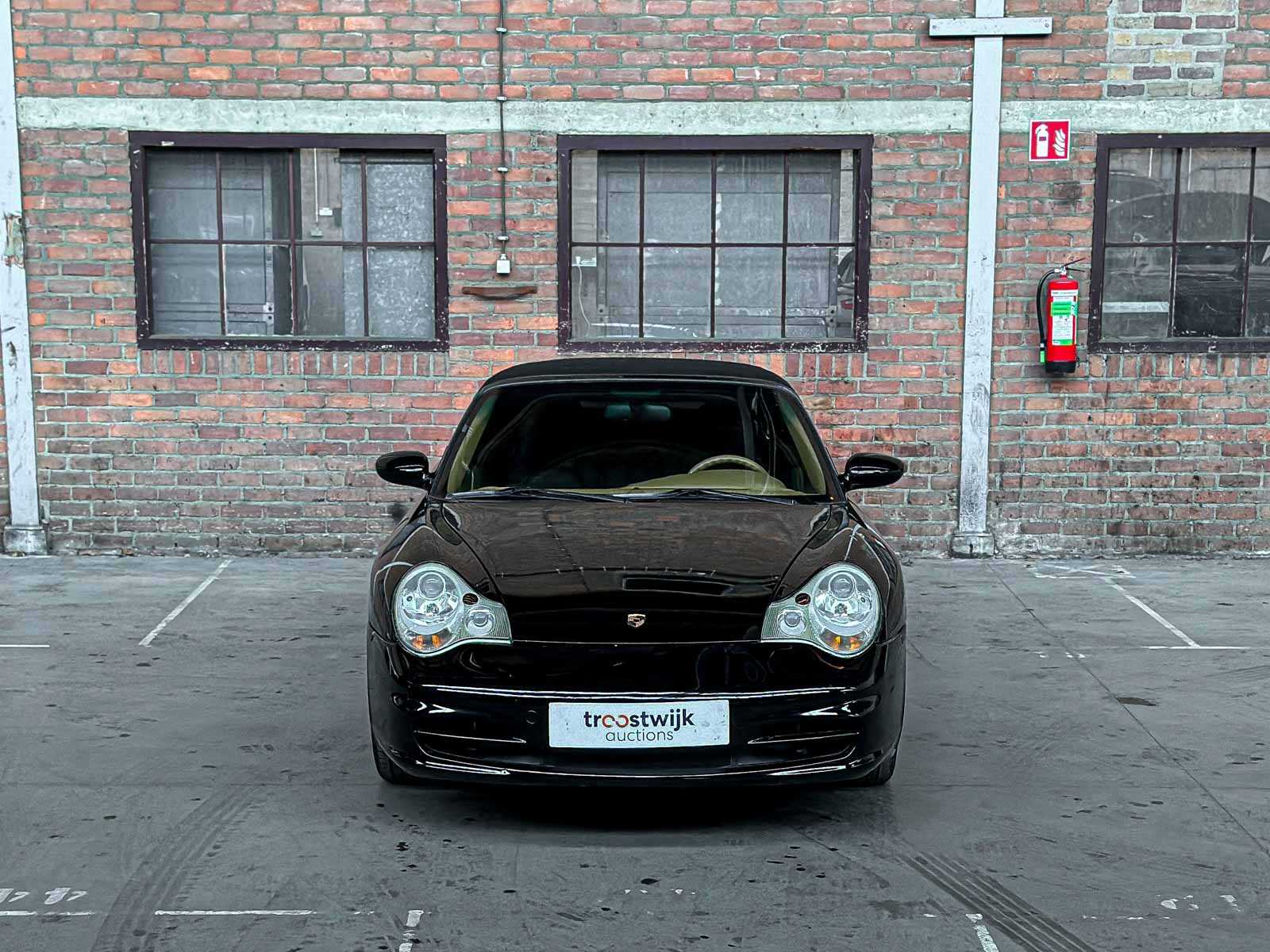 Porsche 911 Carrera 4 Cabriolet 3.6 996 320pk 2002 Youngtimer HANDGESCHAKELD 