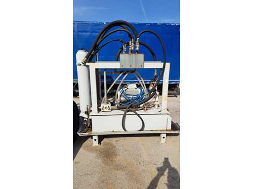   Oil distribution device