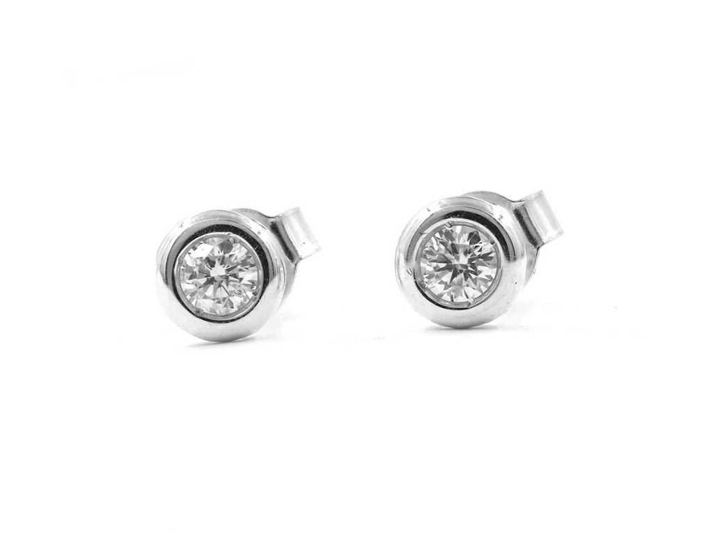 Boucle d’oreille en or blanc 14 carats avec diamants naturels