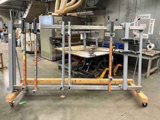 Presse à collage Feichtner Leimo Pro avec équipement supplémentaire, lanternes plus basses et en plus sur un châssis stable PEU UTILISÉ
