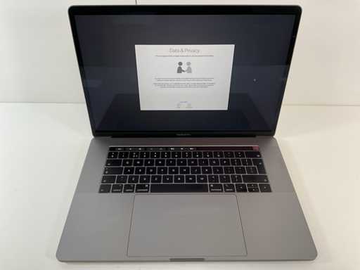 Apple MacBook Pro 15,4”, Core(TM) i7 9th Gen, 16 GB RAM, 251 GB NVMe, AMD Radeon Pro 560X 4 GB Laptop