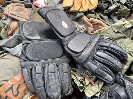 Charge verschiedener Handschuhe