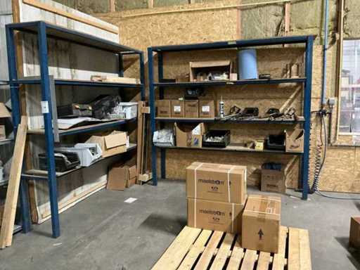 Magazijnrek met inhoud (2x)