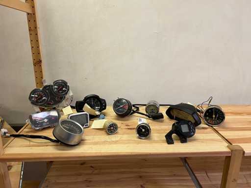 Multiple brands - Multiple models - Instruments / Dashboards / Gauges - Part (12x)