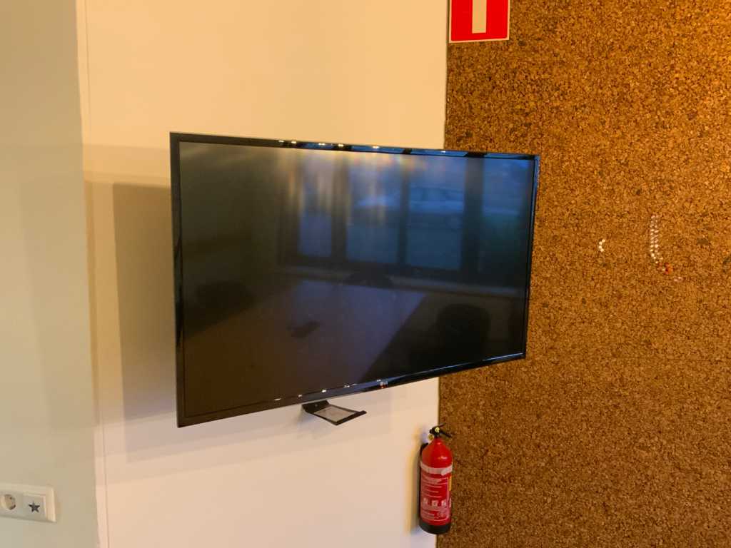 LG 43UH610V 43" Television | Troostwijk Auctions