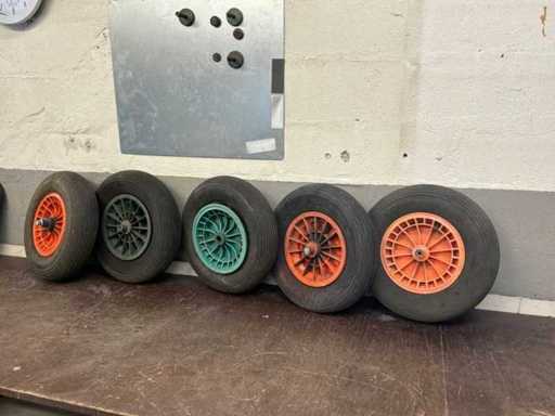 Koła taczki z działki (5x)