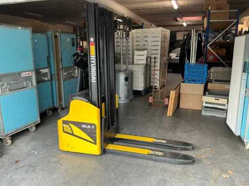 Hyundai 12LS-7NDVC29 Stacker 2013