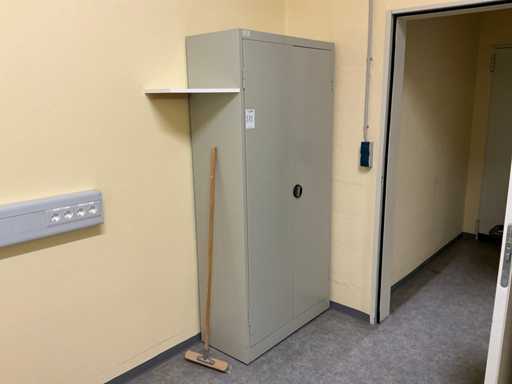File cabinet (3x)