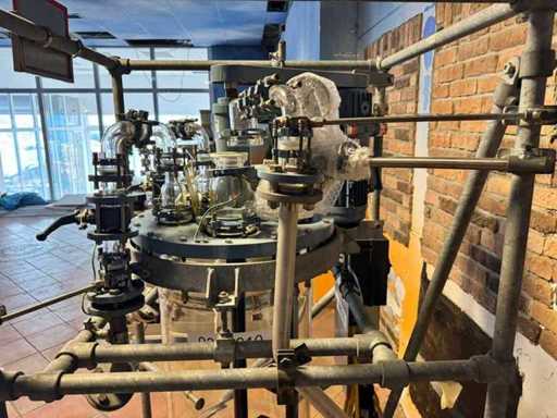 Mobile glass container