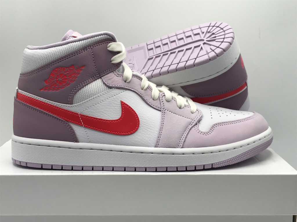 Nike Air Jordan 1 Mid VD Iris Whisper/Siren Red Sneakers  44,5