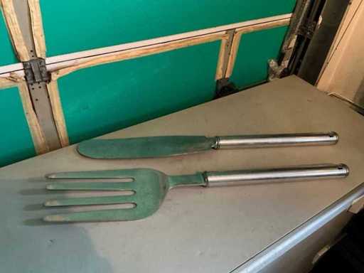 Couteau et fourchette décoratifs grands