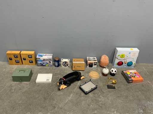 Różne zabawki i dekoracje na imprezie