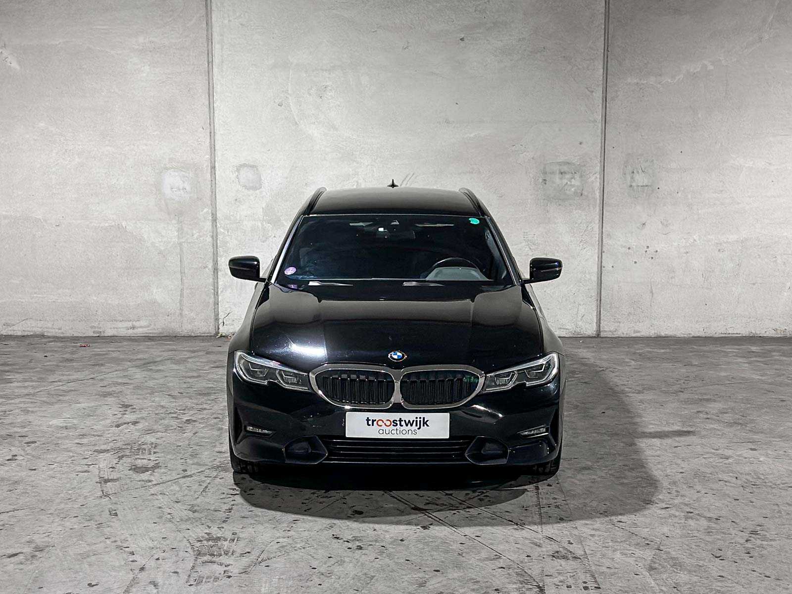 BMW 330e Touring Business Edition Plus 184pk 2021 3-serie (Origineel-NL + 1e Eigenaar) L-480-TL