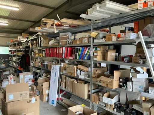 Grote partij elektro-technisch installatiemateriaal