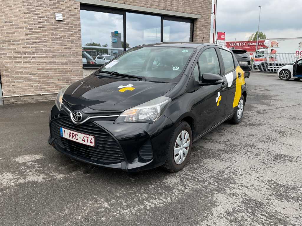 2015 Toyota Yaris Samochód osobowy