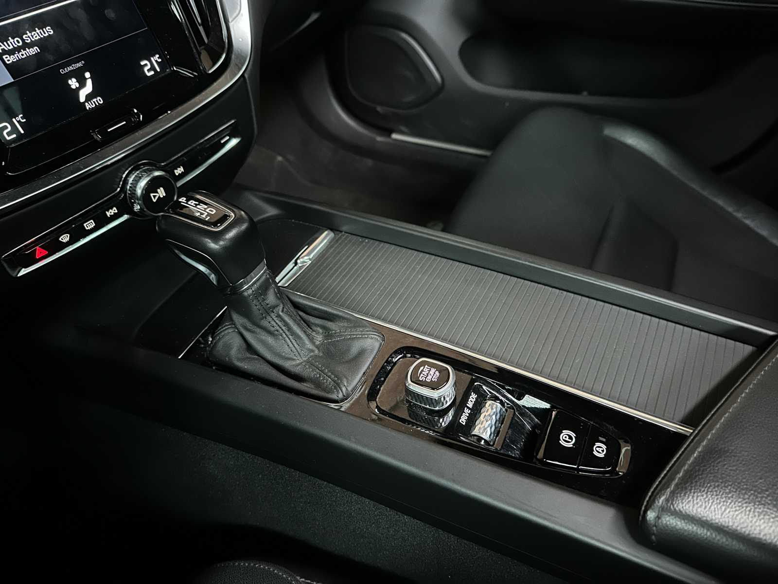 Volvo V60 2.0 T4 Moment.Pro 188hp 2019, ZP-740-L