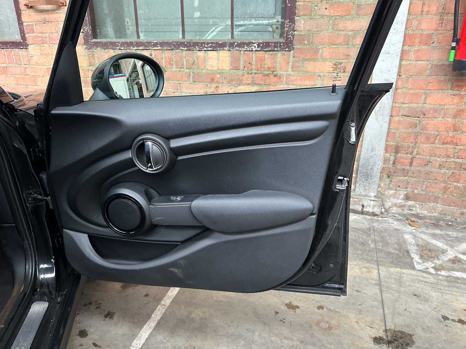 Mini Cooper 1.5 Business 136hp 2016 (Original-NL), KR-270-J