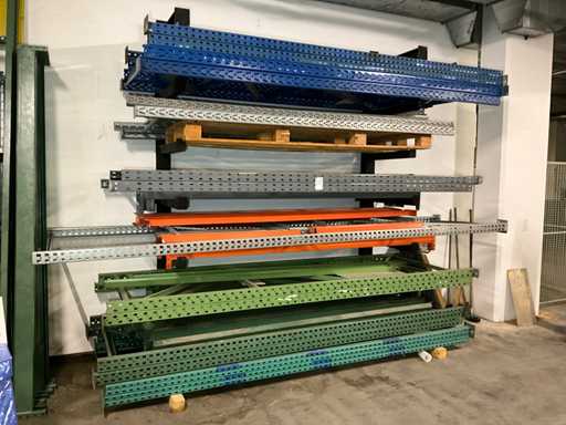 Beaucoup de supports à palettes