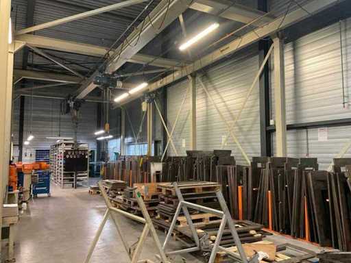 Grue Demag à hall supérieur avec 3 palans à chaîne