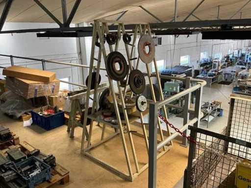 Półka z tarczami szlifierskimi