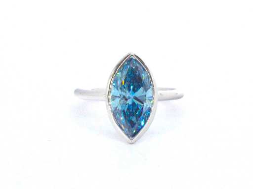 Bague en or blanc grand diamant marquise bleu 3,08 carats