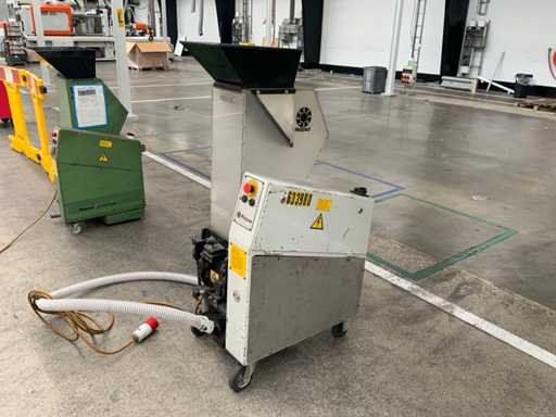 2001 Rapid 1022 Broyeur de granulés