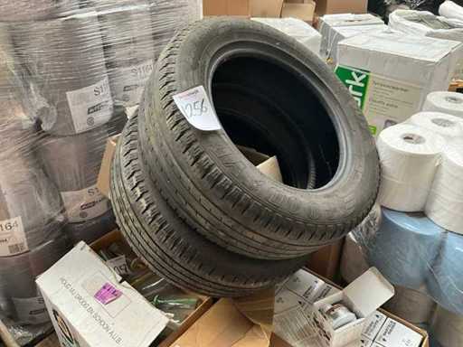 Car tire (2x)