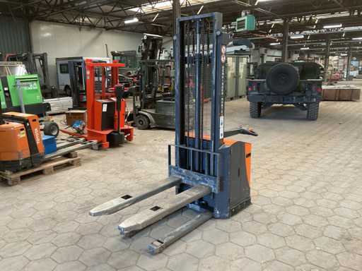 2012 Genkinger Hubtex EGVT 10/30 Stacker