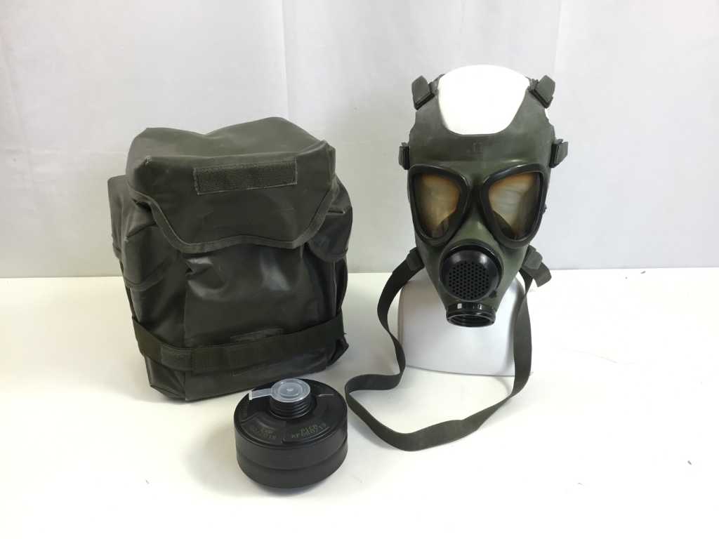 Mască M74 cu filtru CFF3 NBC și geantă de transport Mască completă pentru față cu filtru și sac