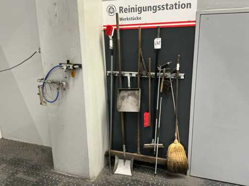 Cleaning station