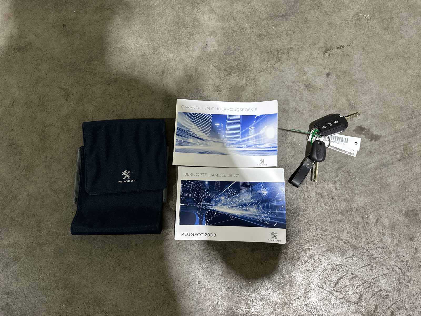 Peugeot 2008 1.2 PureTech Allure 110pk 2018 (Origineel-NL), RL-527-Z