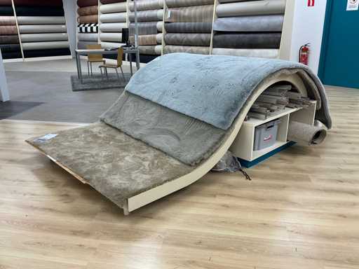 Houten tapijtdisplay (2x)