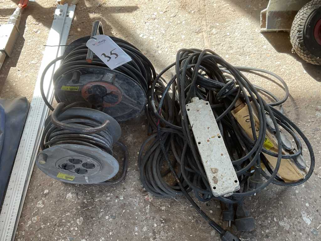 Extension cable reel (2x)